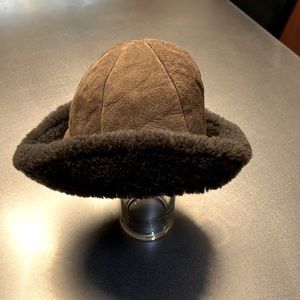 SHEEPSKIN CANOPY HAT